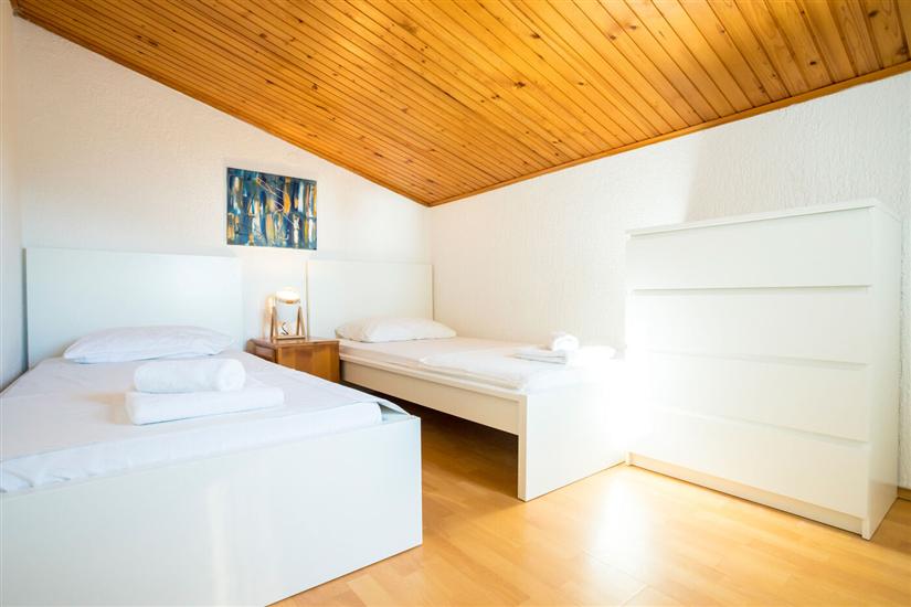 Apartment A2, for 5 persons