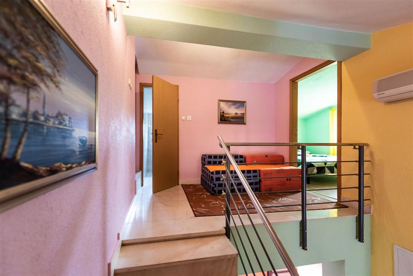 Apartment A5, for 8 persons