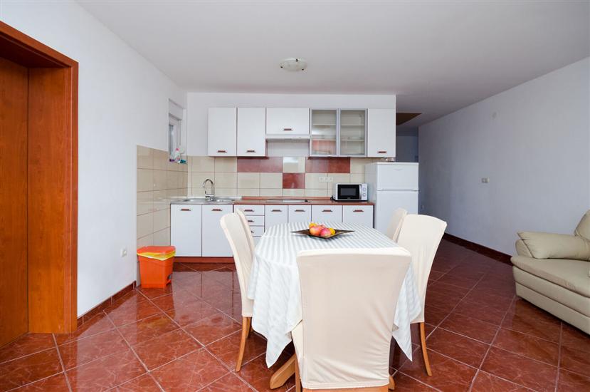 Apartment A1, for 5 persons