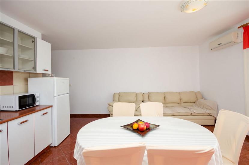 Apartment A1, for 5 persons