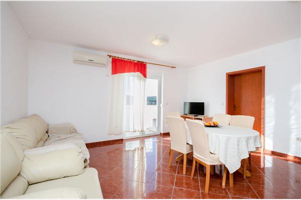 Apartment A1, for 5 persons
