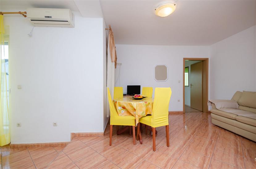 Apartment A2, for 5 persons