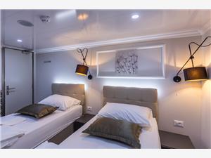 Arca-luxury-cruise-ship-double-cabin-twin-beds