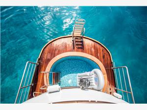 Arca-luxury-cruise-ship-jacuzzi