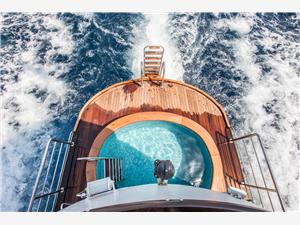 Arca-luxury-cruise-ship-jacuzzi