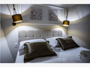 Arca-luxury-cruise-ship-double-cabin-marital-bed