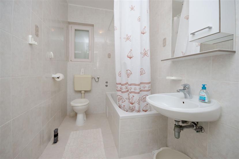 Apartment A2, for 5 persons