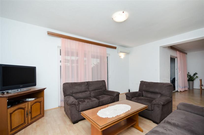 Apartment A2, for 5 persons
