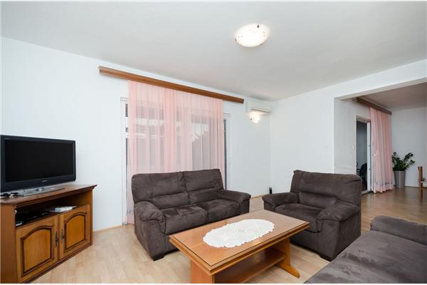 Apartment A2, for 5 persons