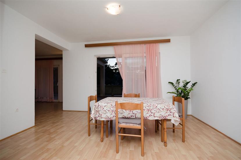 Apartment A2, for 5 persons