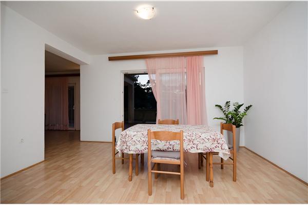 Apartment A2, for 5 persons
