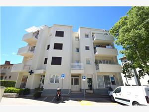 Apartmaj Jela Malinska - otok Krk, Kvadratura 32,00 m2, Oddaljenost od morja 100 m, Oddaljenost od centra 50 m