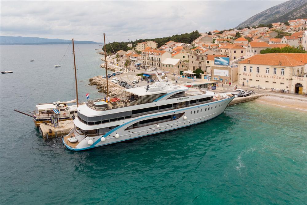 Freedom-luxury-cruise-ship