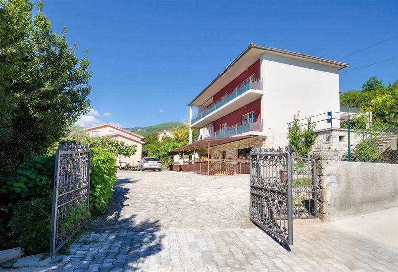 Apartments Mladen Jelica