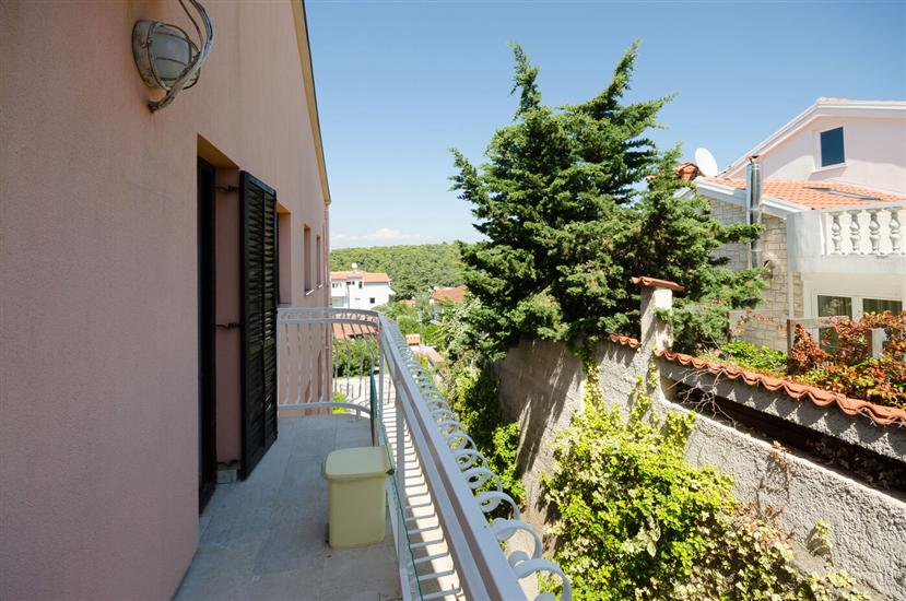 Apartment A4, for 6 persons