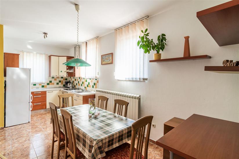 Apartment A1, for 5 persons