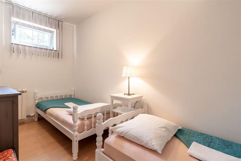 Apartment A1, for 5 persons