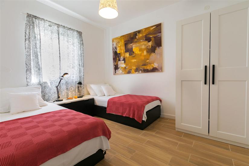 House K1, for 10 persons