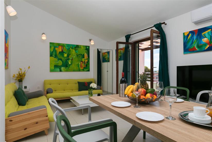 House K1, for 10 persons