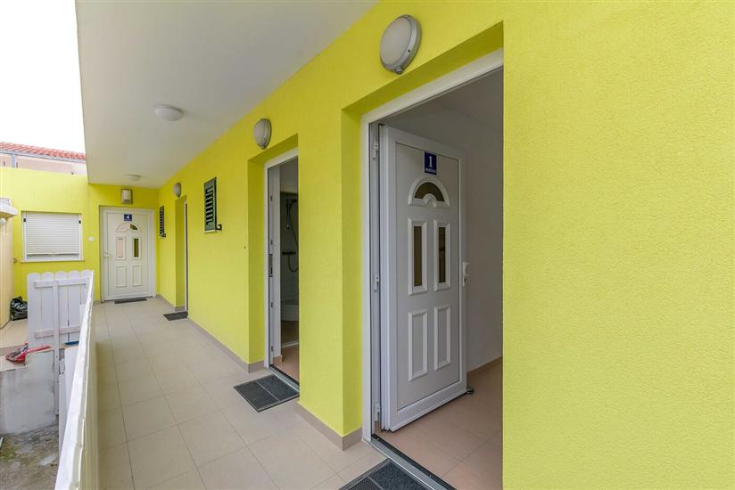 Apartments Road star