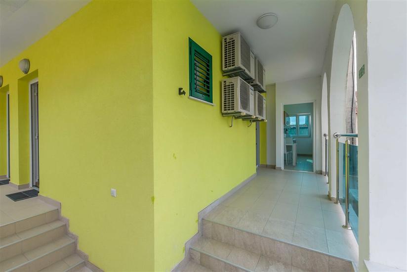 Apartments Road star