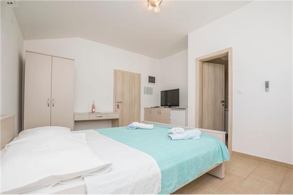 Room S1, for 2 persons