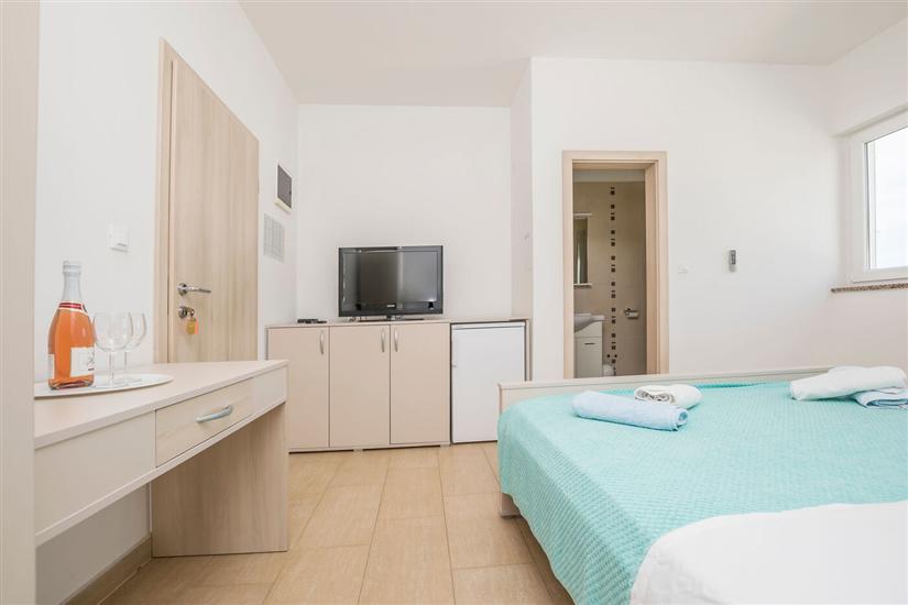 Room S1, for 2 persons