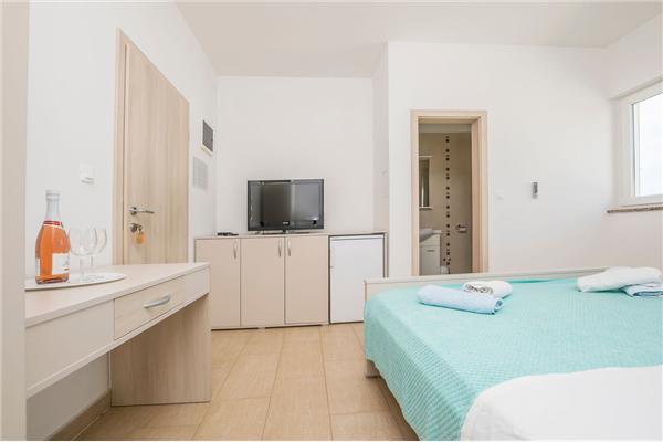 Room S1, for 2 persons