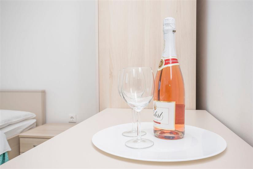 Room S1, for 2 persons