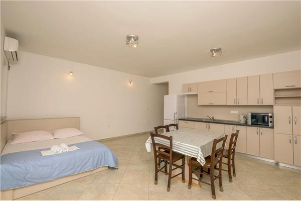 Apartment A4, for 4 persons