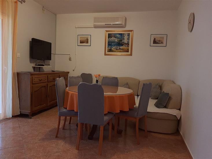 Apartment A2, for 6 persons