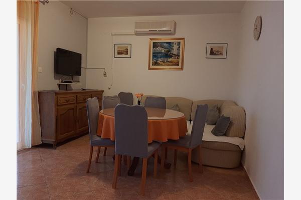 Apartment A2, for 6 persons