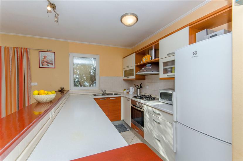 Apartment A2, for 6 persons