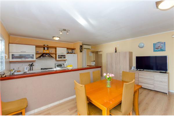 Apartment A2, for 6 persons