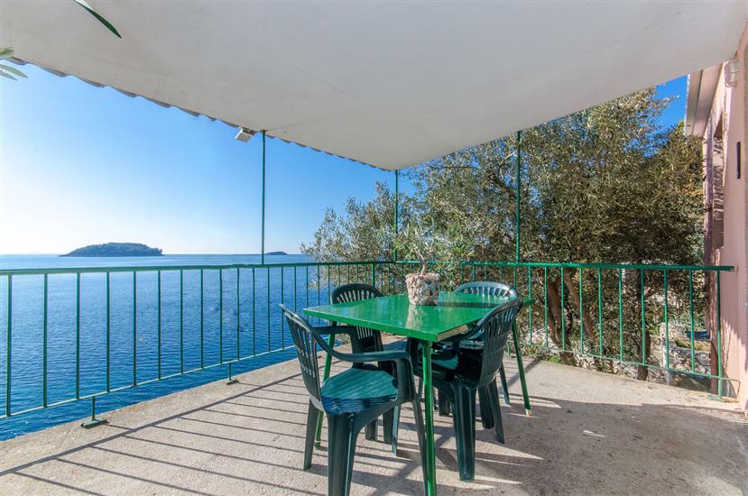 Apartment A2, for 6 persons