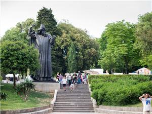 Split-Grgur-Ninski-statue