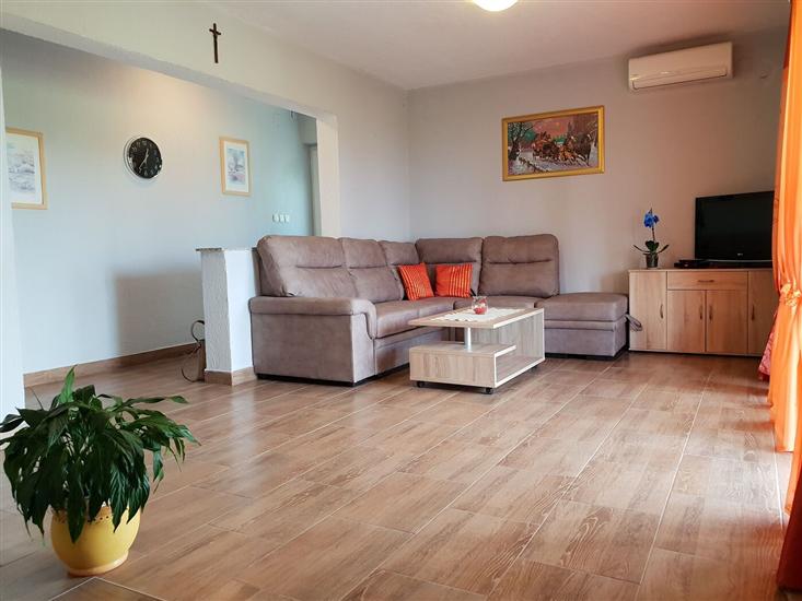 Apartment A1, for 6 persons