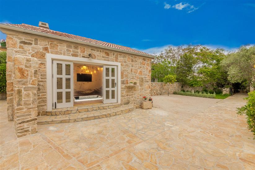 House K1, for 10 persons