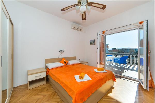 Room A1, for 3 persons