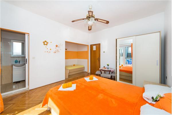 Room A1, for 3 persons