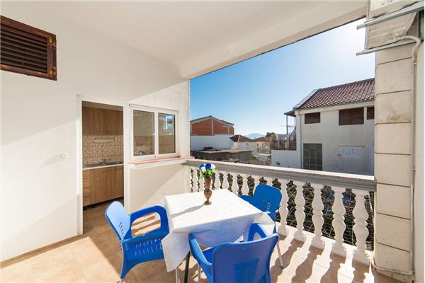 Room A3, for 3 persons