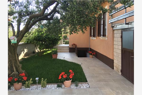 Apartment A2, for 5 persons