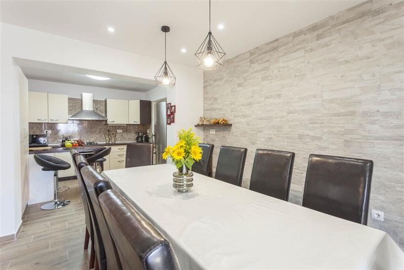 House K1, for 10 persons