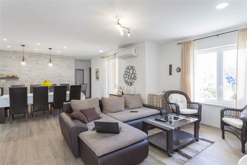 House K1, for 10 persons