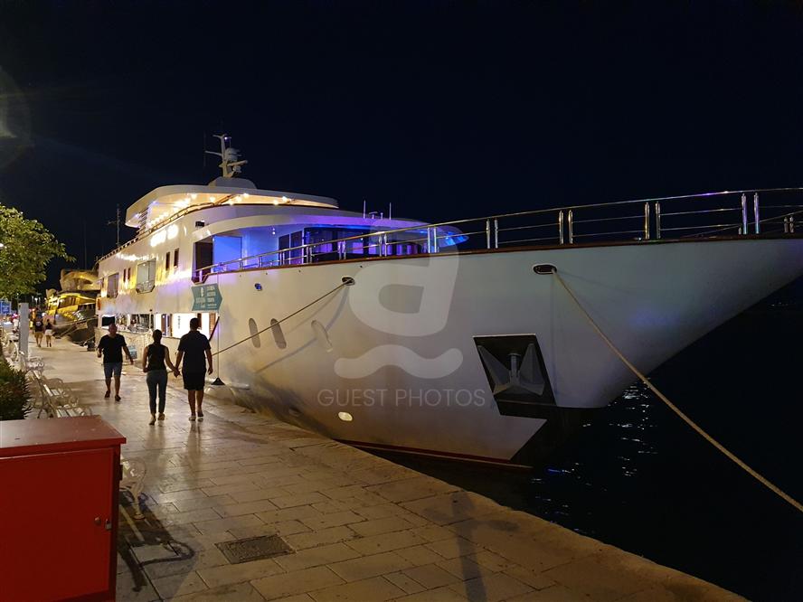 Luxury-cruise-ship-in-the-port