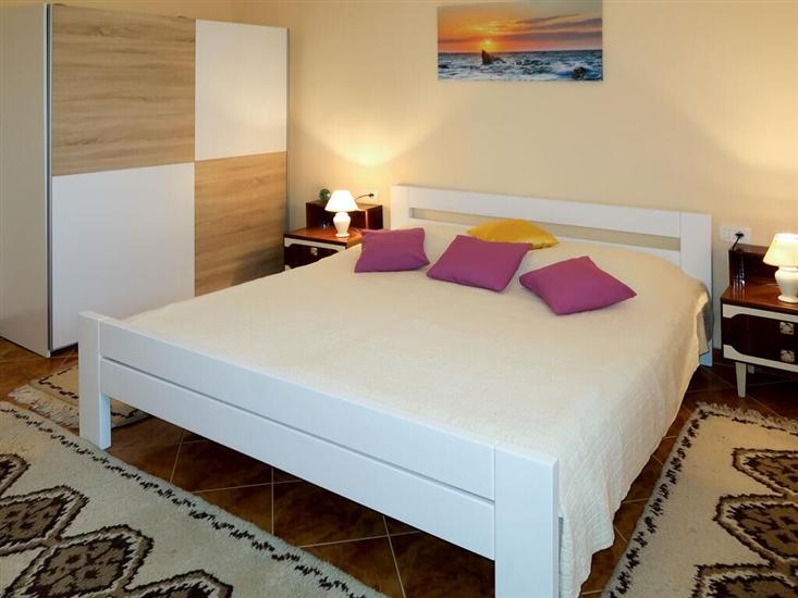 House K1, for 12 persons