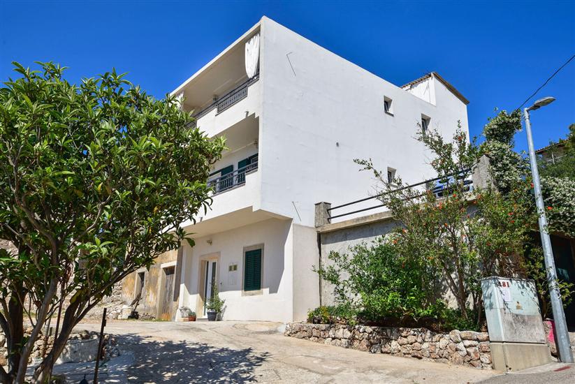 Apartments Nina & Mili