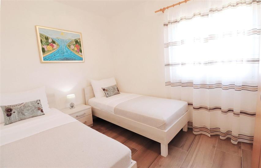 House K1, for 10 persons