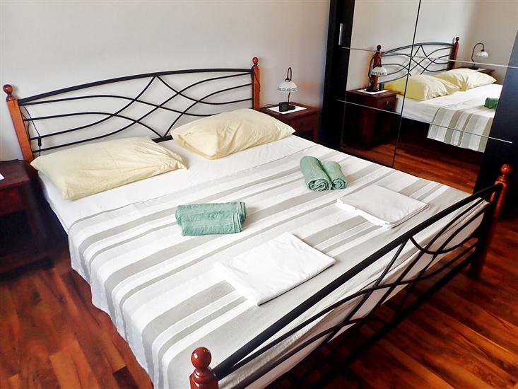 Apartment A1, for 5 persons