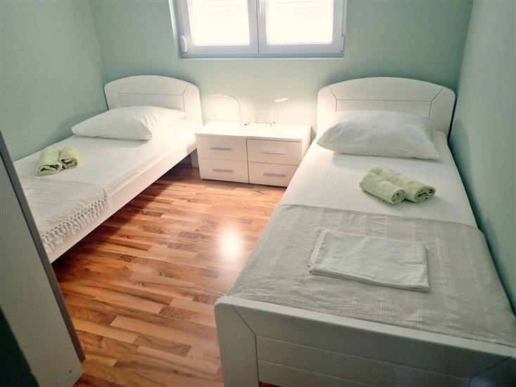 Apartment A1, for 5 persons